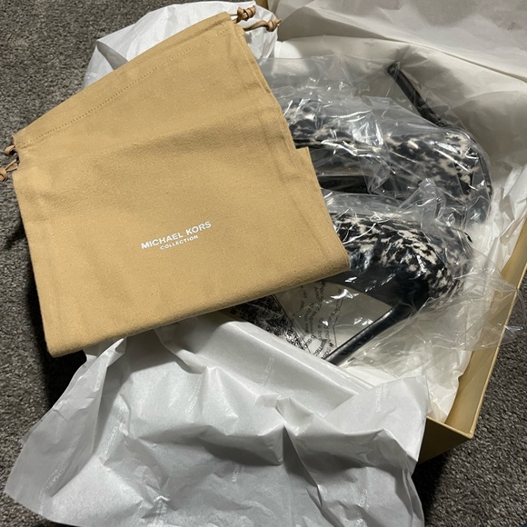 Black and white Michael Kors heels - Picture 11 of 12